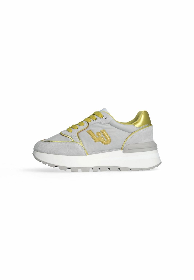 SNEAKERS Media 1