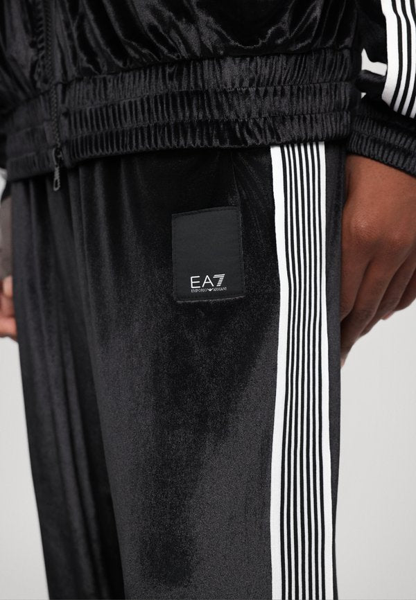 EA7 Emporio Armani TUTA SPORTIVA