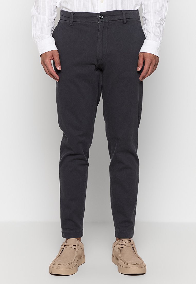 RELAXED FIT  Media 1