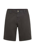 Dunkelgraue Shorts aus leichtem Stoff. Verfügen über einen Knopf und einen elastischen Bund, gerade Säume und dezente seitliche Nähte.