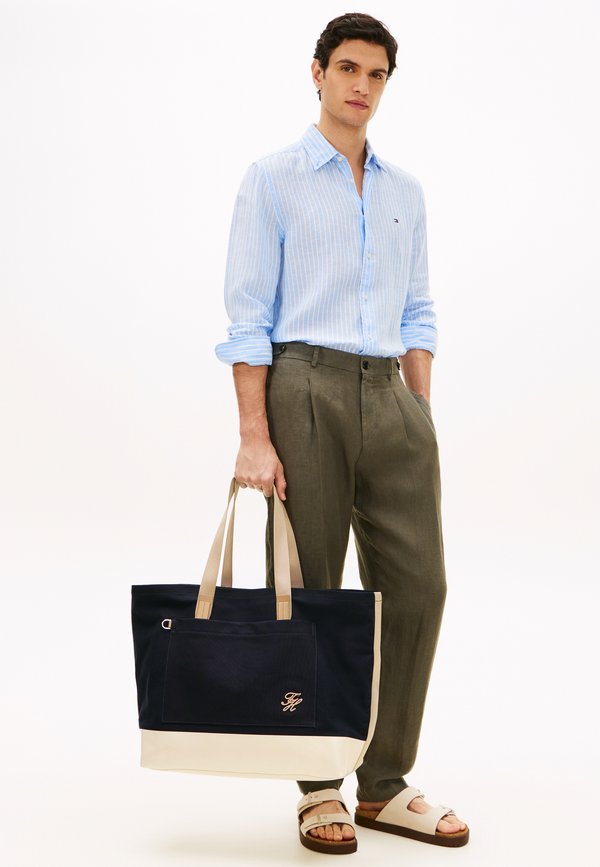 Tommy Hilfiger TWO-TONE CANVAS BEACH TOTE BAG - Tote bag - space blue