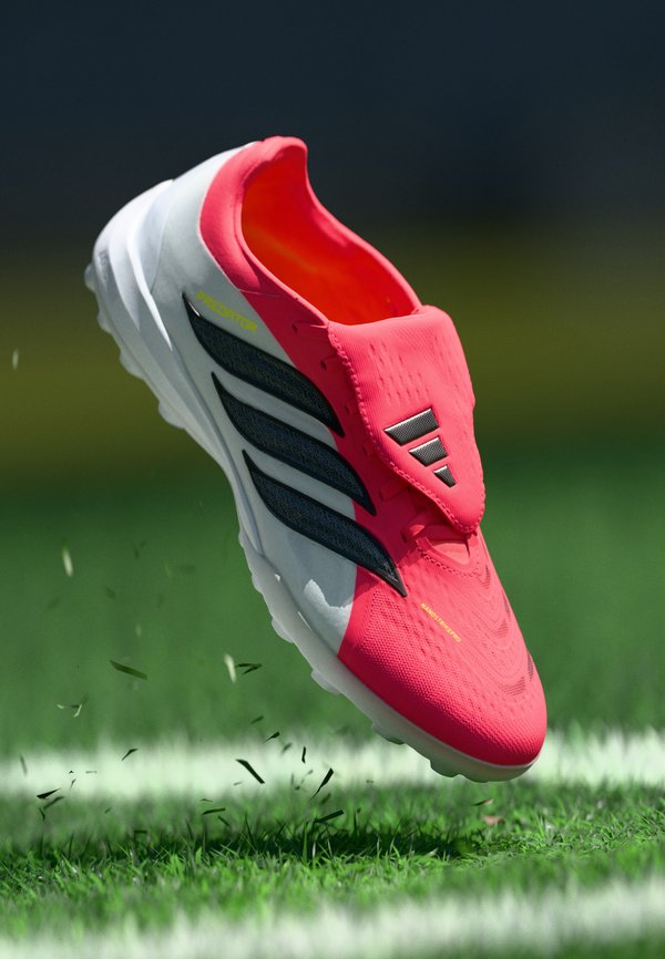 adidas Performance PREDATOR PRO FOLD-OVER TONGUE