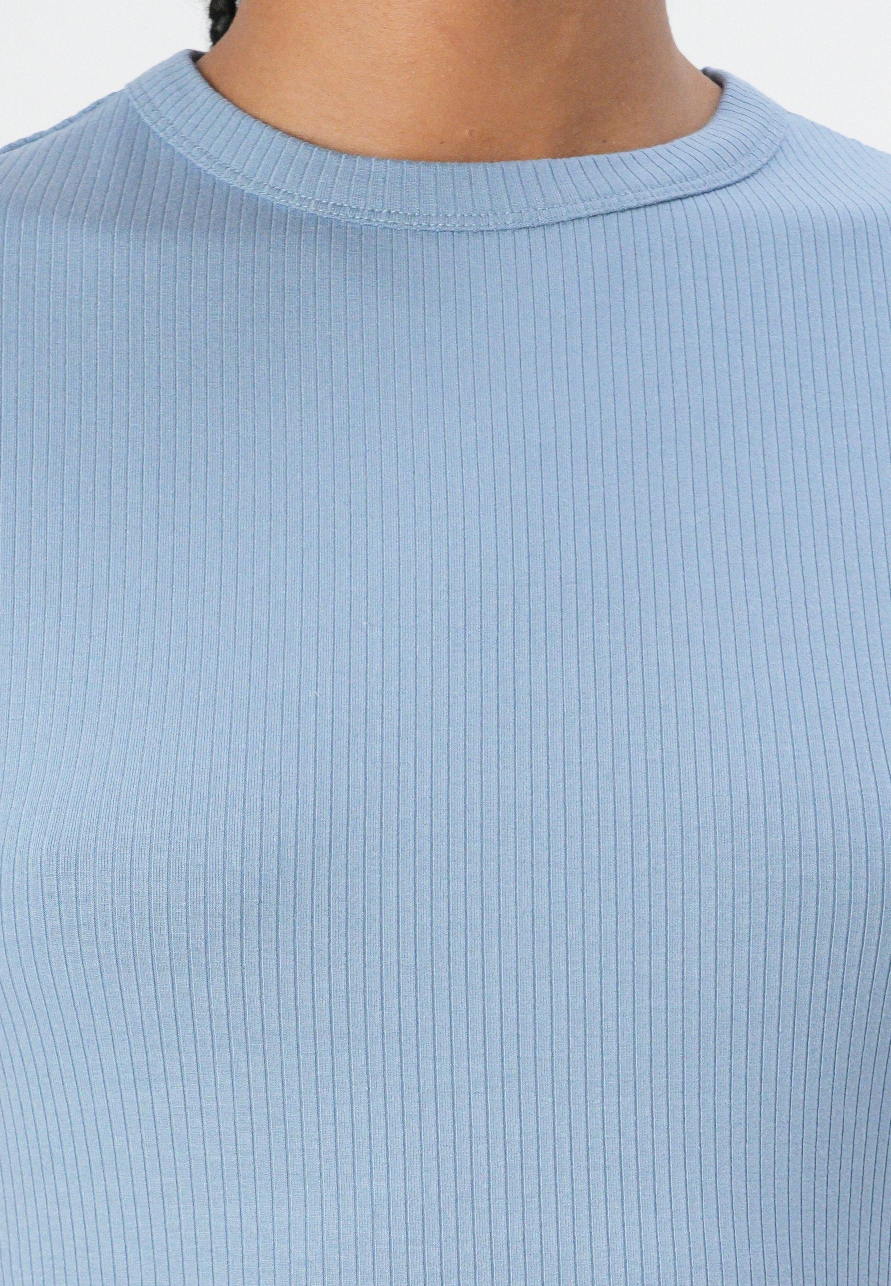 SLIM TEE Media 6