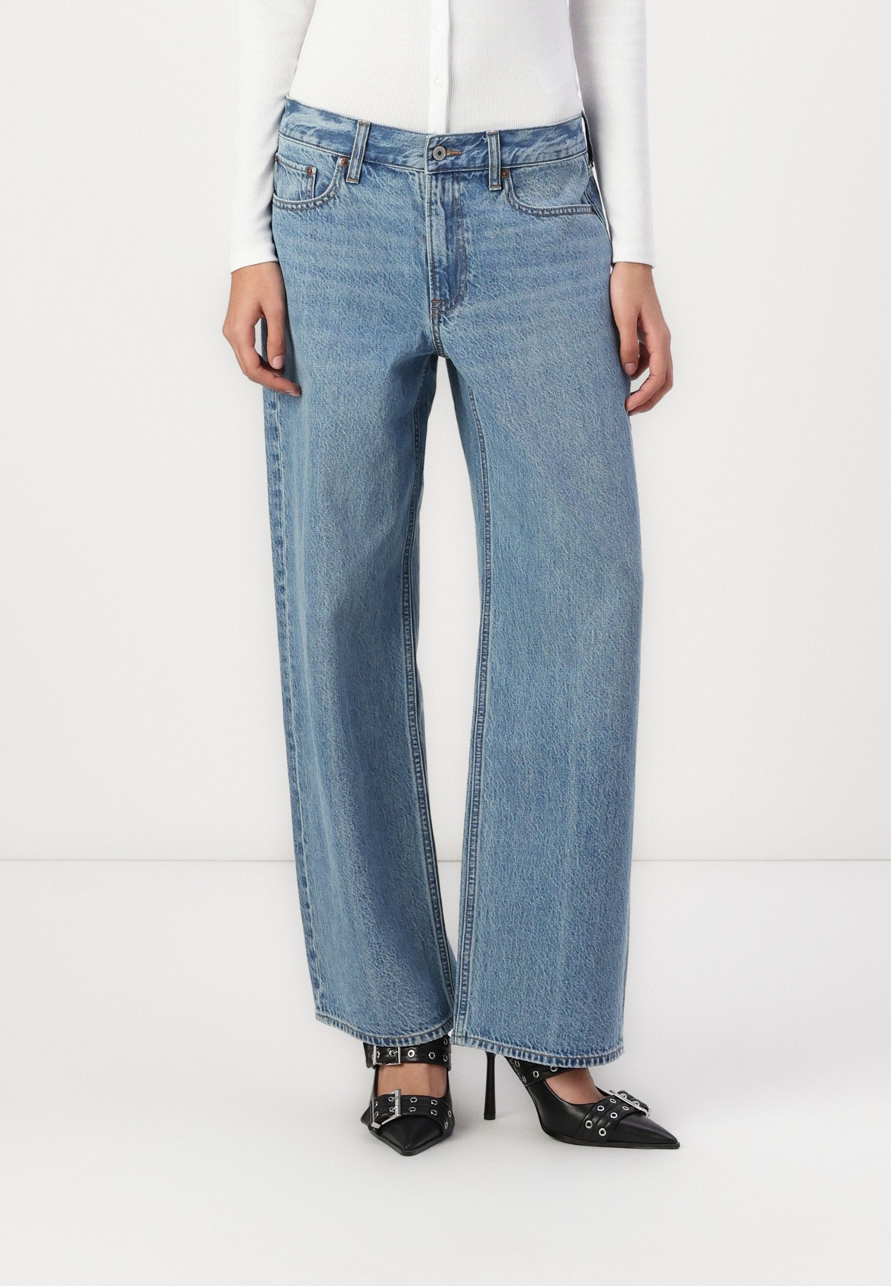 Abercrombie & Fitch Low Rise Ultra Loose Jean