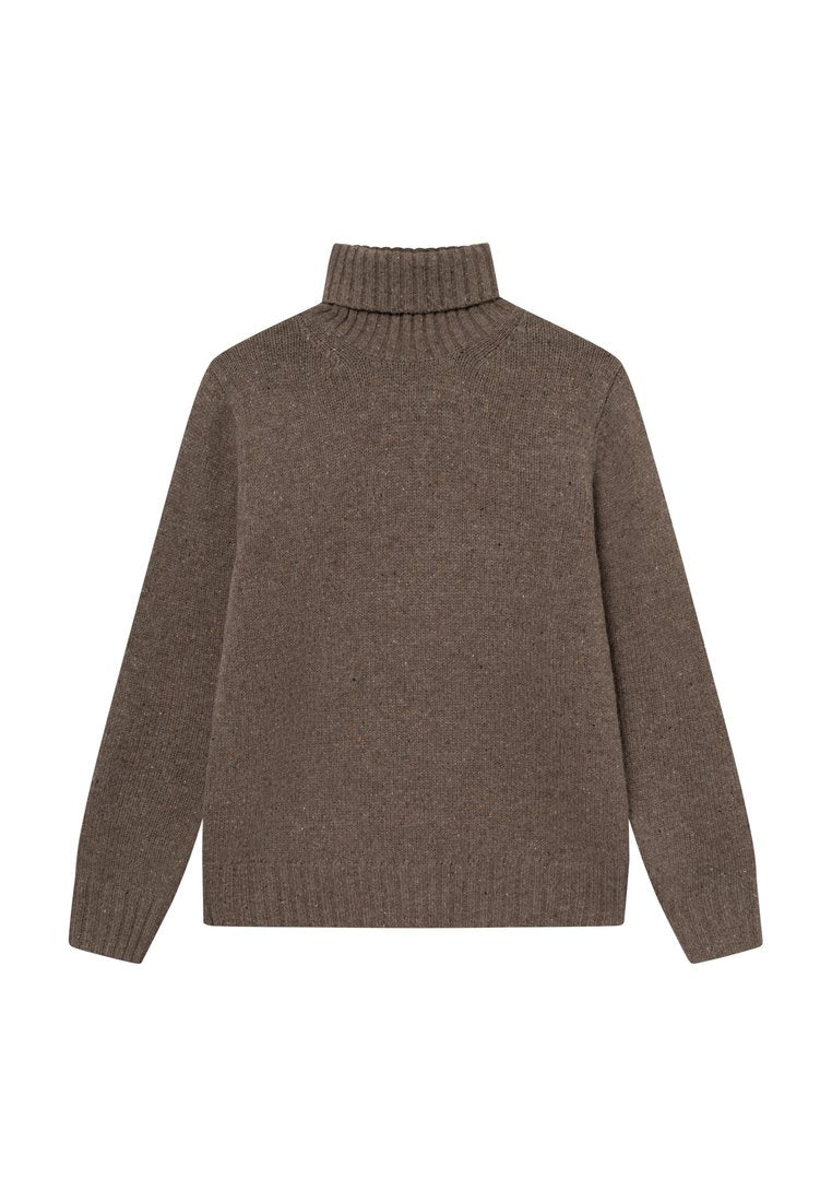 Brauner Rollkragenpullover aus einem strukturierten Strickstoff, mit langen Ärmeln und einem gerippten Kragen. Einfaches Design ohne Verzierungen.