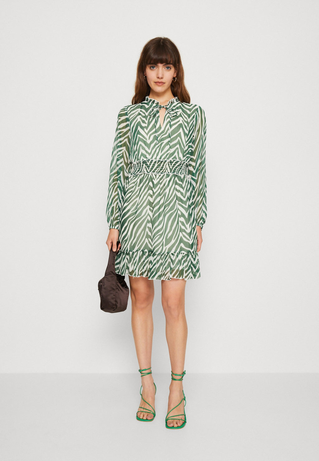 ONLDAISY SHORT SMOCK DETAIL DRESS Media 2
