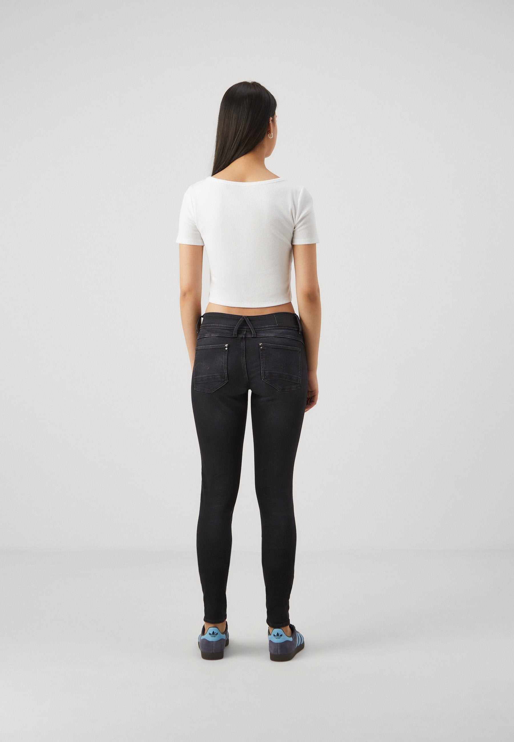LYNN MID SKINNY WMN Media 4