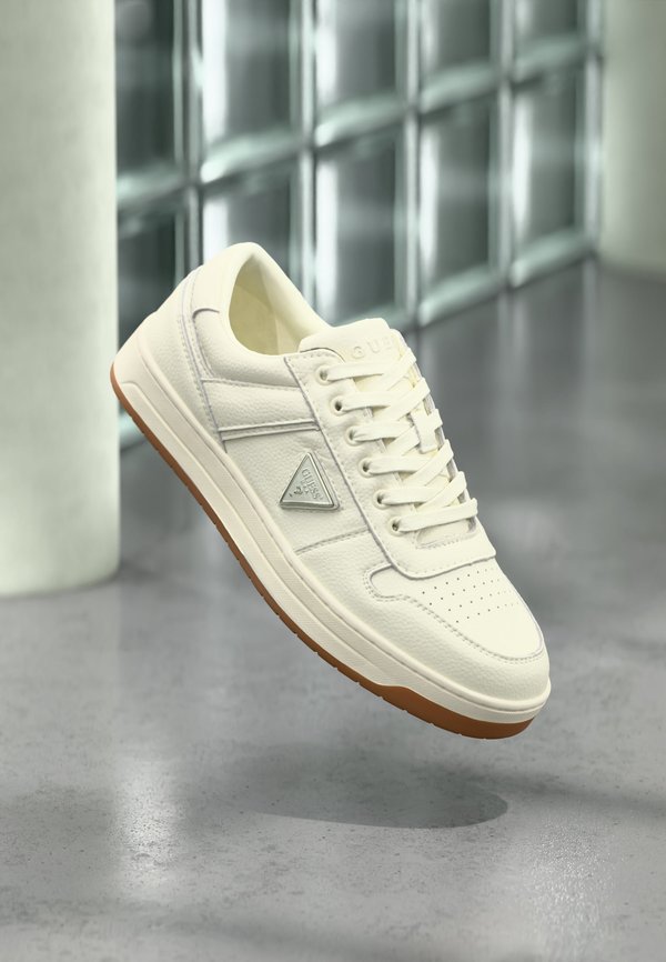 Guess UDDENT - Trainers - ivory