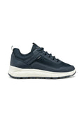Marineblau sportive Sneaker mit einem strukturierten Mesh-Obermaterial und glatten Lederakzenten, ausgestattet mit einer weißen Zwischensohle und einer robusten grauen Laufsohle.