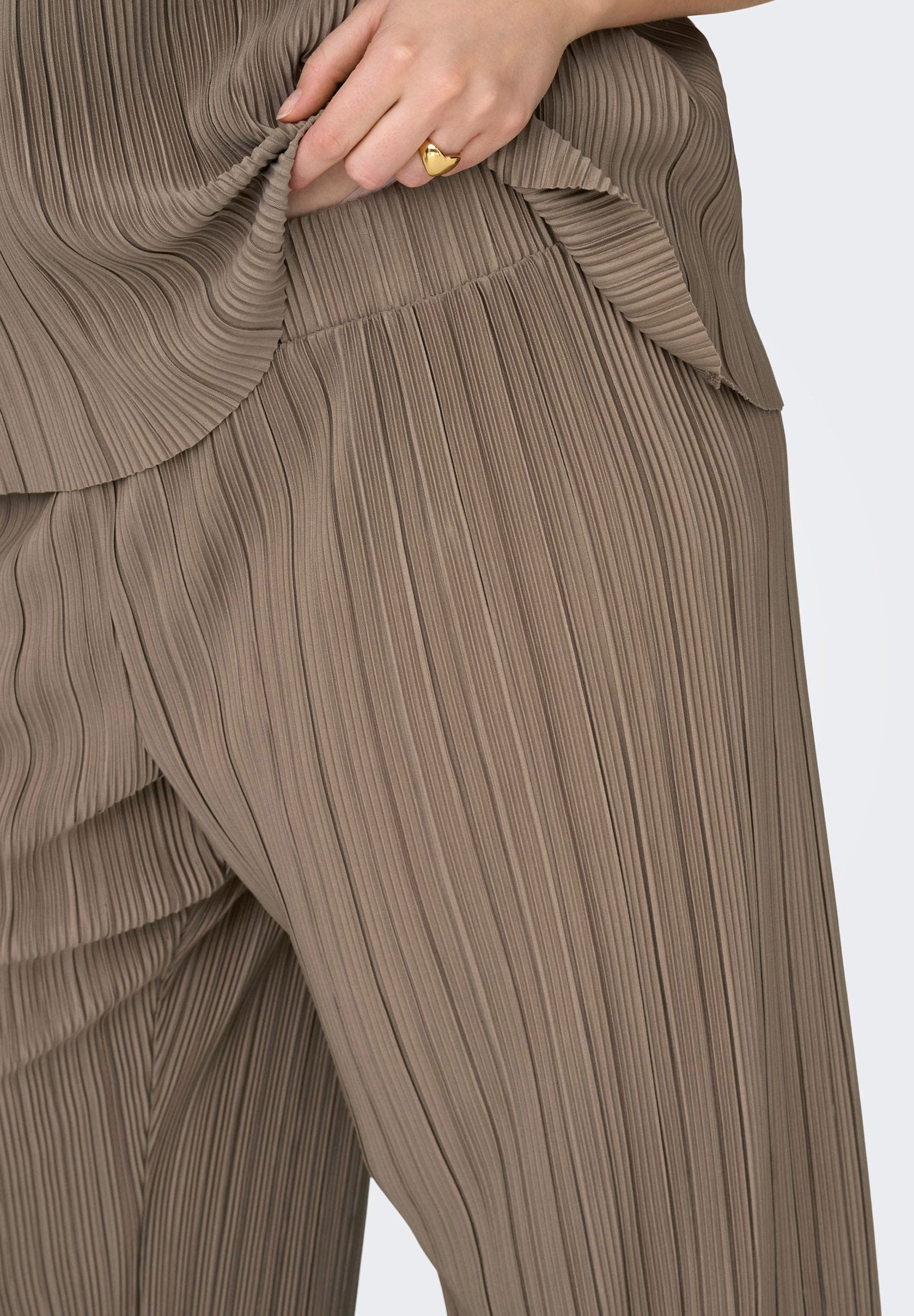 Plissé CARRAVENNA Regular Fit Media 6