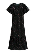 Schwarzes Blumenkleid mit kurzen, flatternden Ärmeln, gerafftem Bund und ausgestellt geschnittenem Saum. Das Kleid hat kleine rosa und grüne Blumenmuster überall.