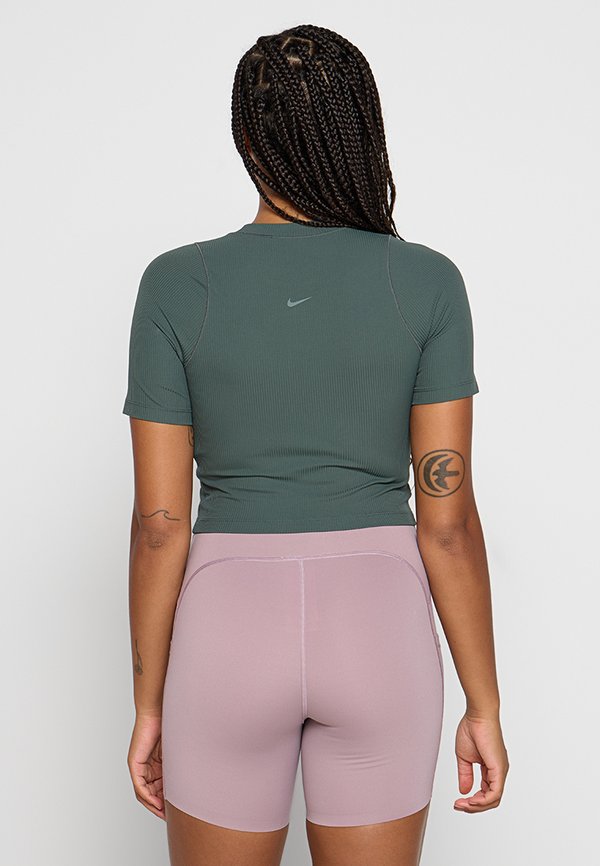 Nike Performance