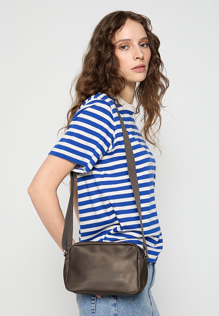 JOOP! Jeans CARTELLO CLOE SHOULDERBAG SHZ