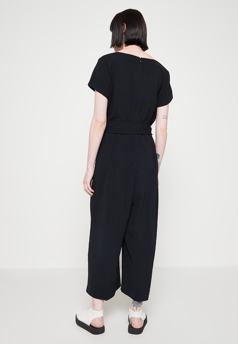 Club Monaco