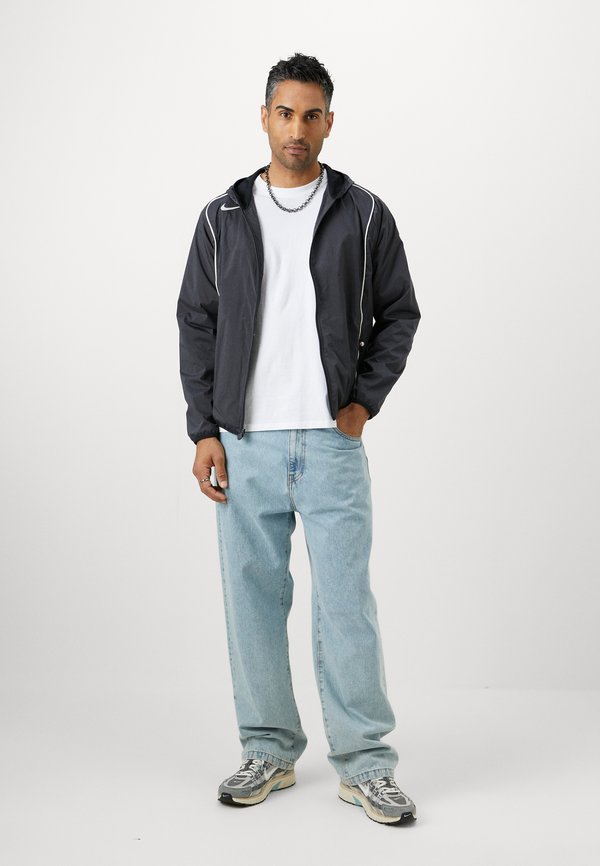 Nike Performance
