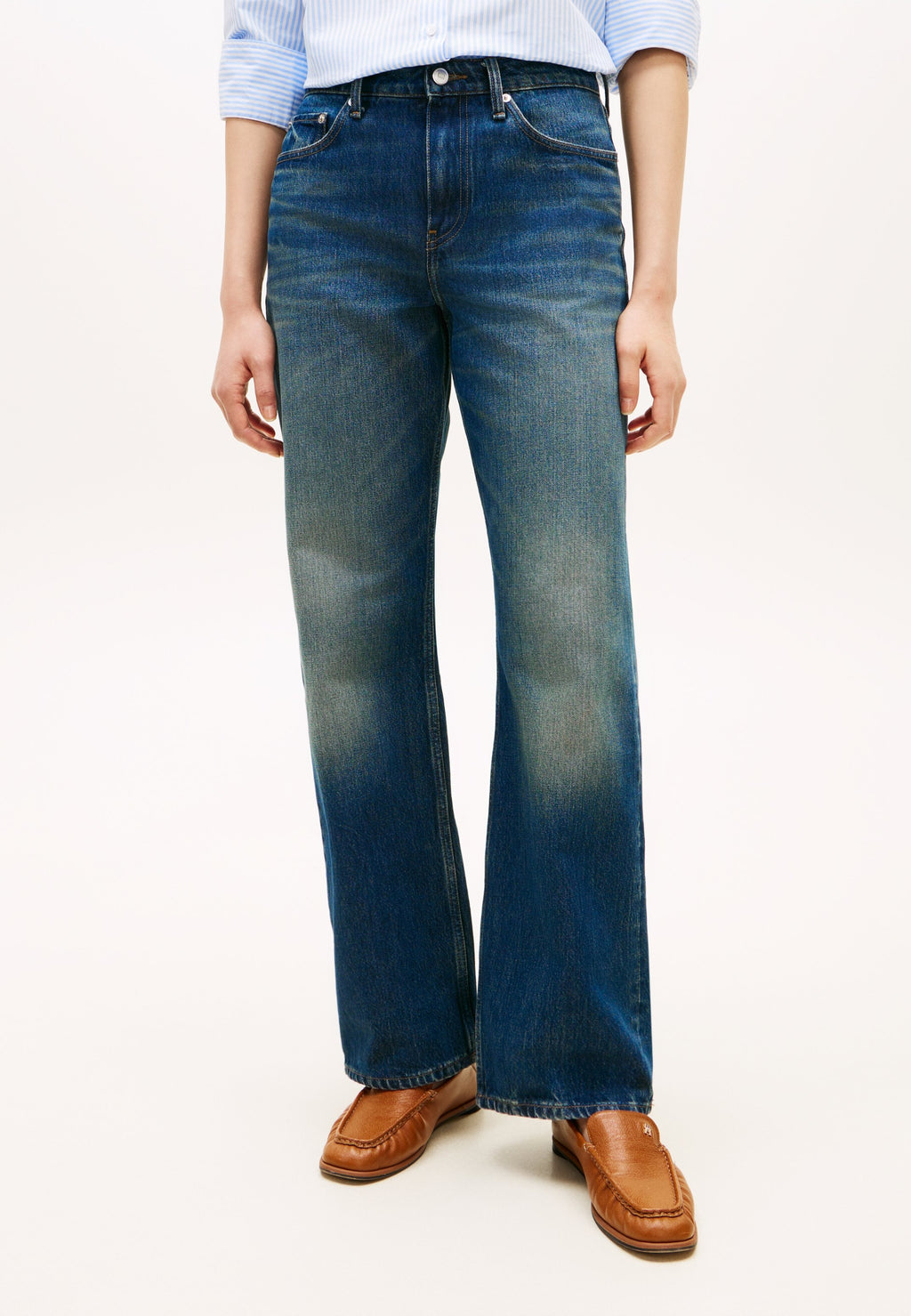 WHISKERED MID RISE LOOSE STRAIGHT LEG JEANS Media 3