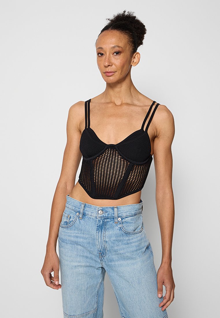 Schwarzes Crop-Top aus geripptem Stoff, mit einer strukturierten Büste und Netzpaneelen. Verstellbare dünne Träger und eine figurbetonte Passform.