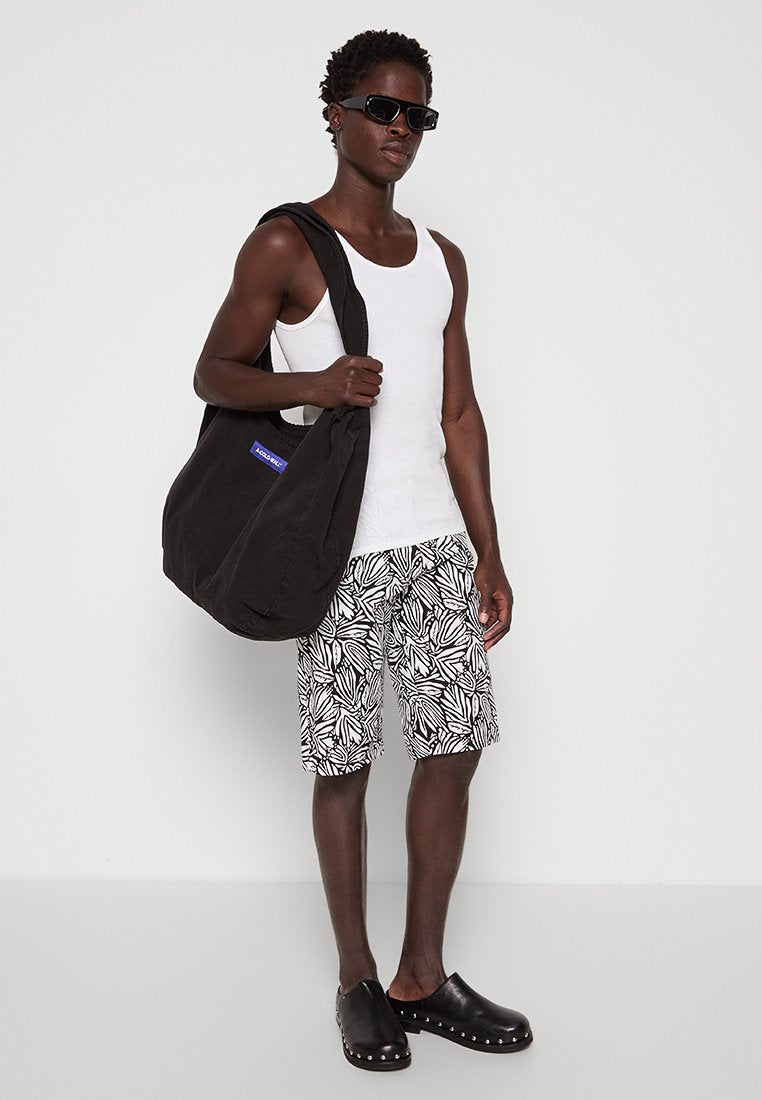 KARL LAGERFELD Shorts Media 2