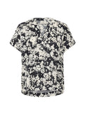 Bluse mit floralem Druck in Schwarz und Weiß, mit V-Ausschnitt, kurzen Ärmeln, lockerer Passform und geradem Saum mit seitlichen Schlitzen. Weiche Stofftextur.