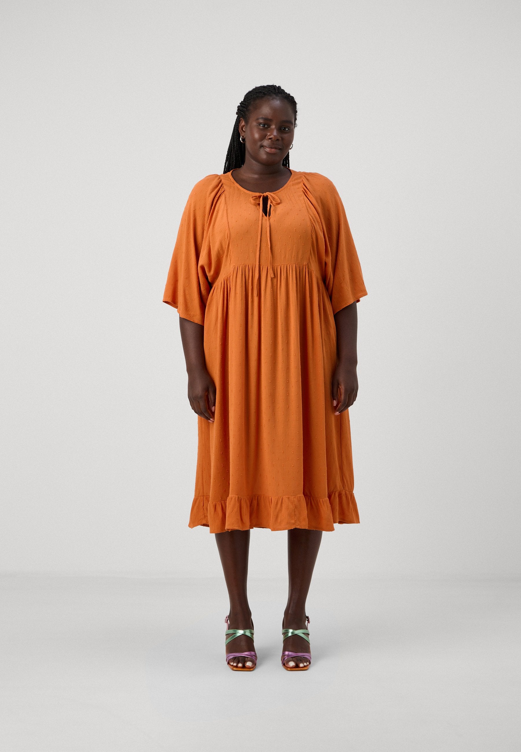 CARELEANOR LIFE DRESS Media 3