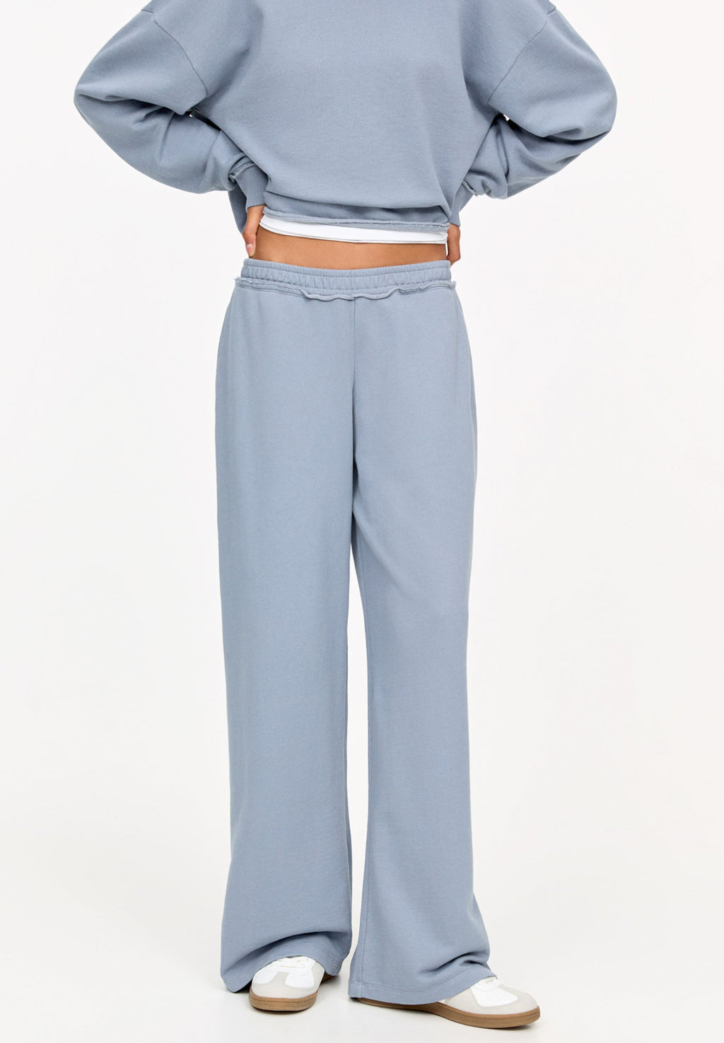 PULL&BEAR WITH FRAYED WAIST