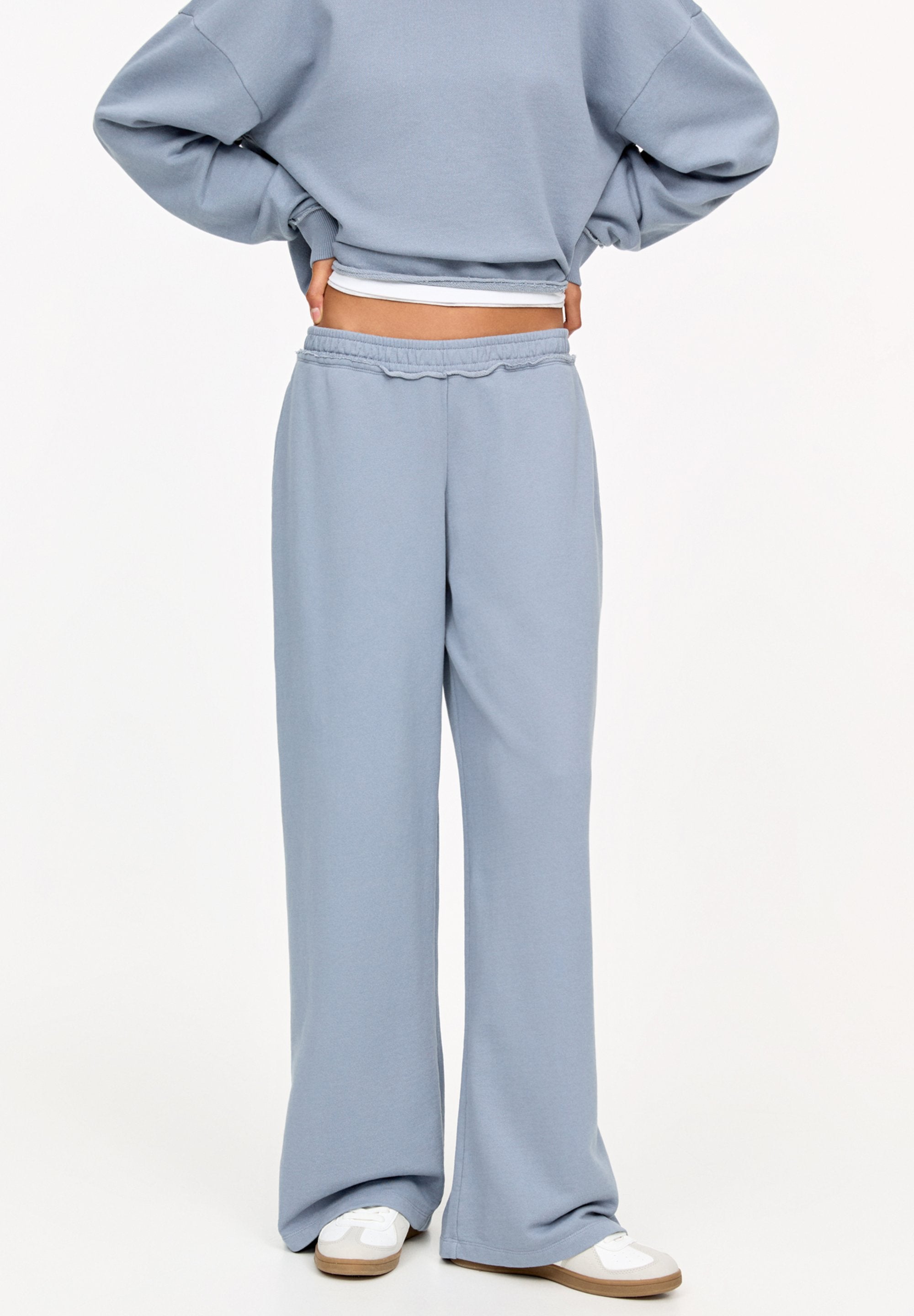 PULL&BEAR WITH FRAYED WAIST