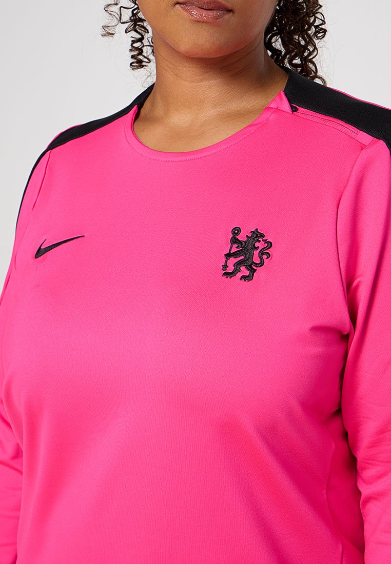 Nike Performance