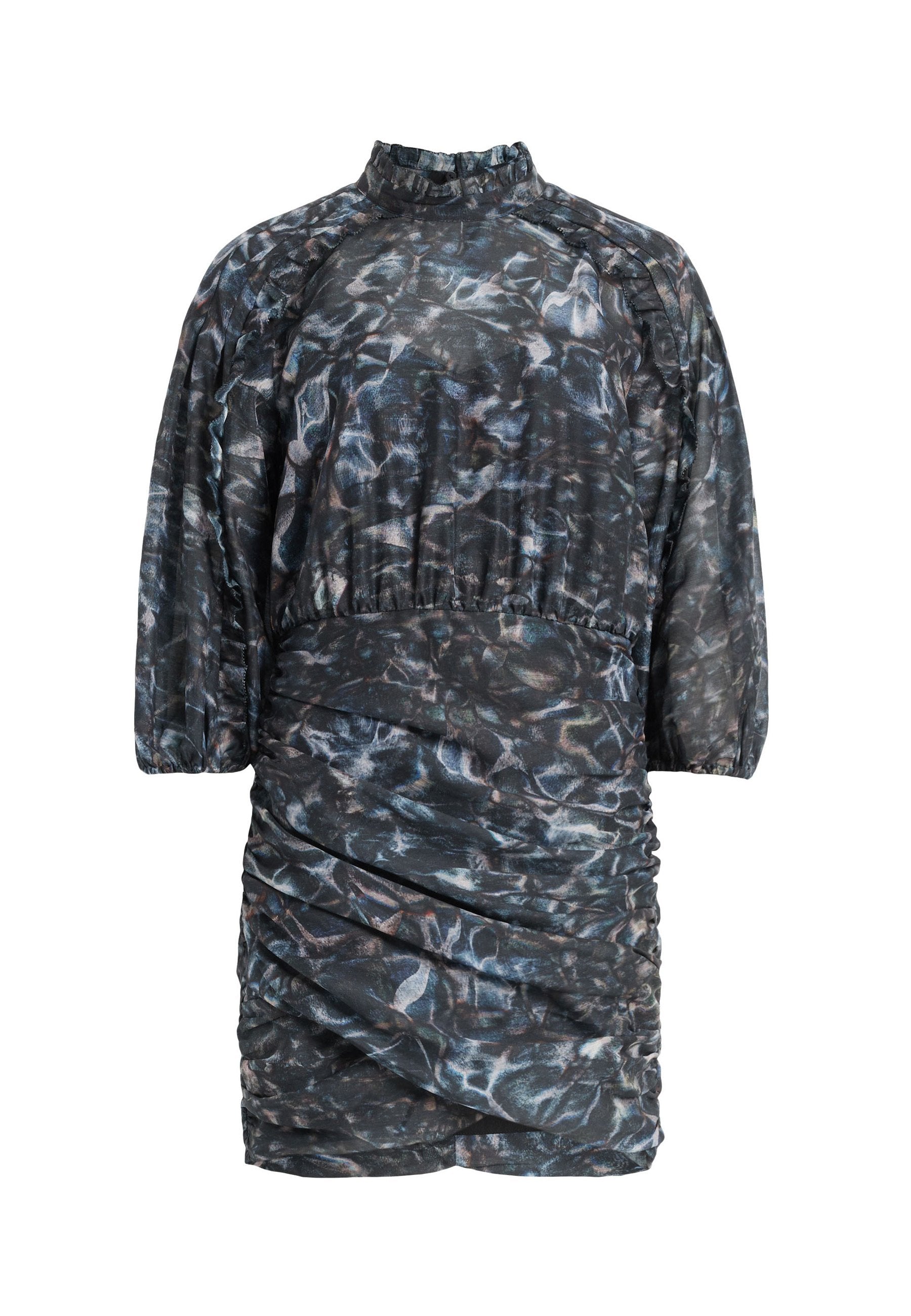 Kurzes Kleid aus leichtem Stoff, mit hohem Ausschnitt, gerafften Seiten und einem dunklen abstrakten Muster in Blau- und Grautönen.
