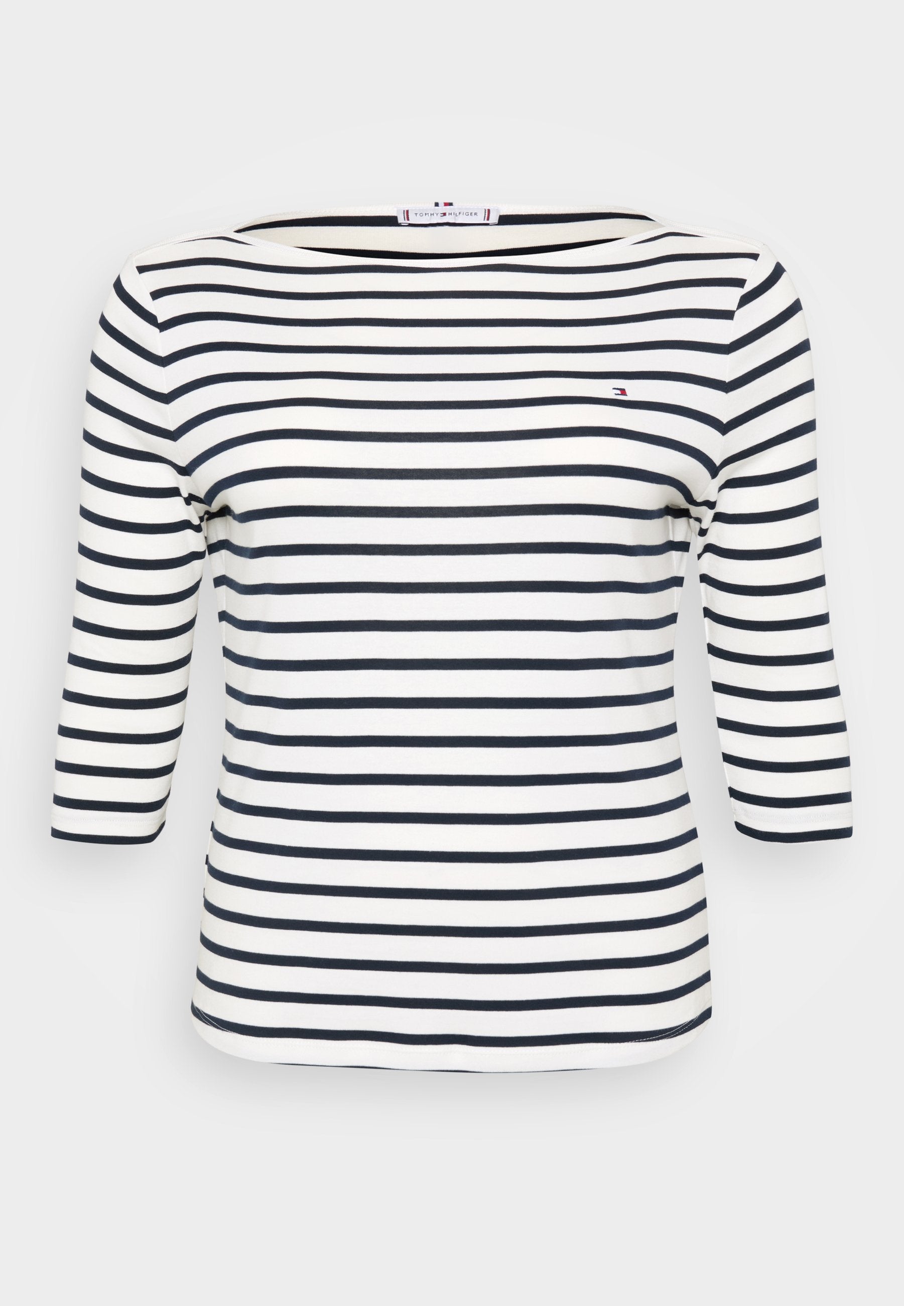 CURVE BOAT NECK THREE-QUARTER SLEEVE T-SHIRT Media 1