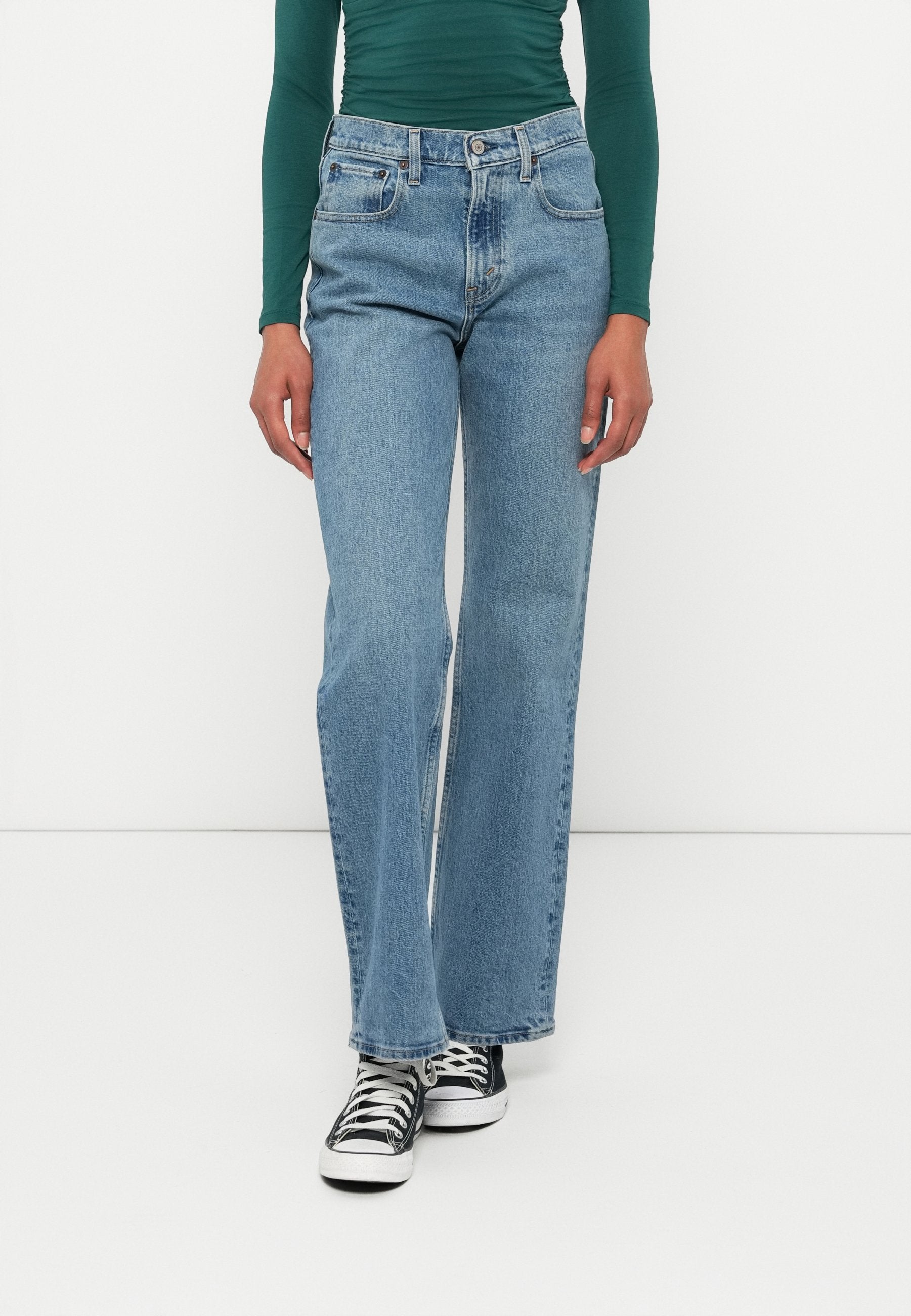 Abercrombie & Fitch MEDIUM CLEAN RELAXED