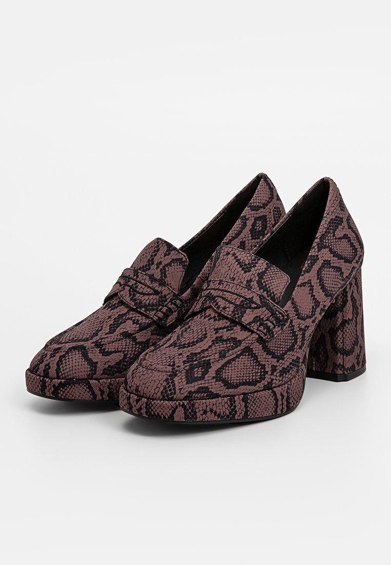 Clarks CUR