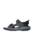 Schwarze und graue Sandale mit verstellbaren Riemen, offenem Design, Gummisohle, perforiertem Obermaterial und strukturierten Akzenten für besseren Halt.