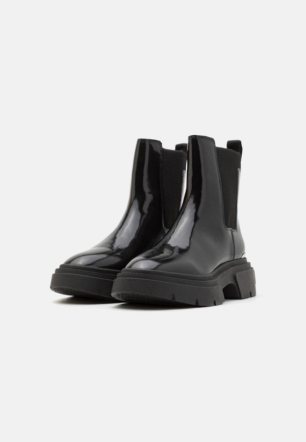 DKNY FENELLA CHELSEA BOOT