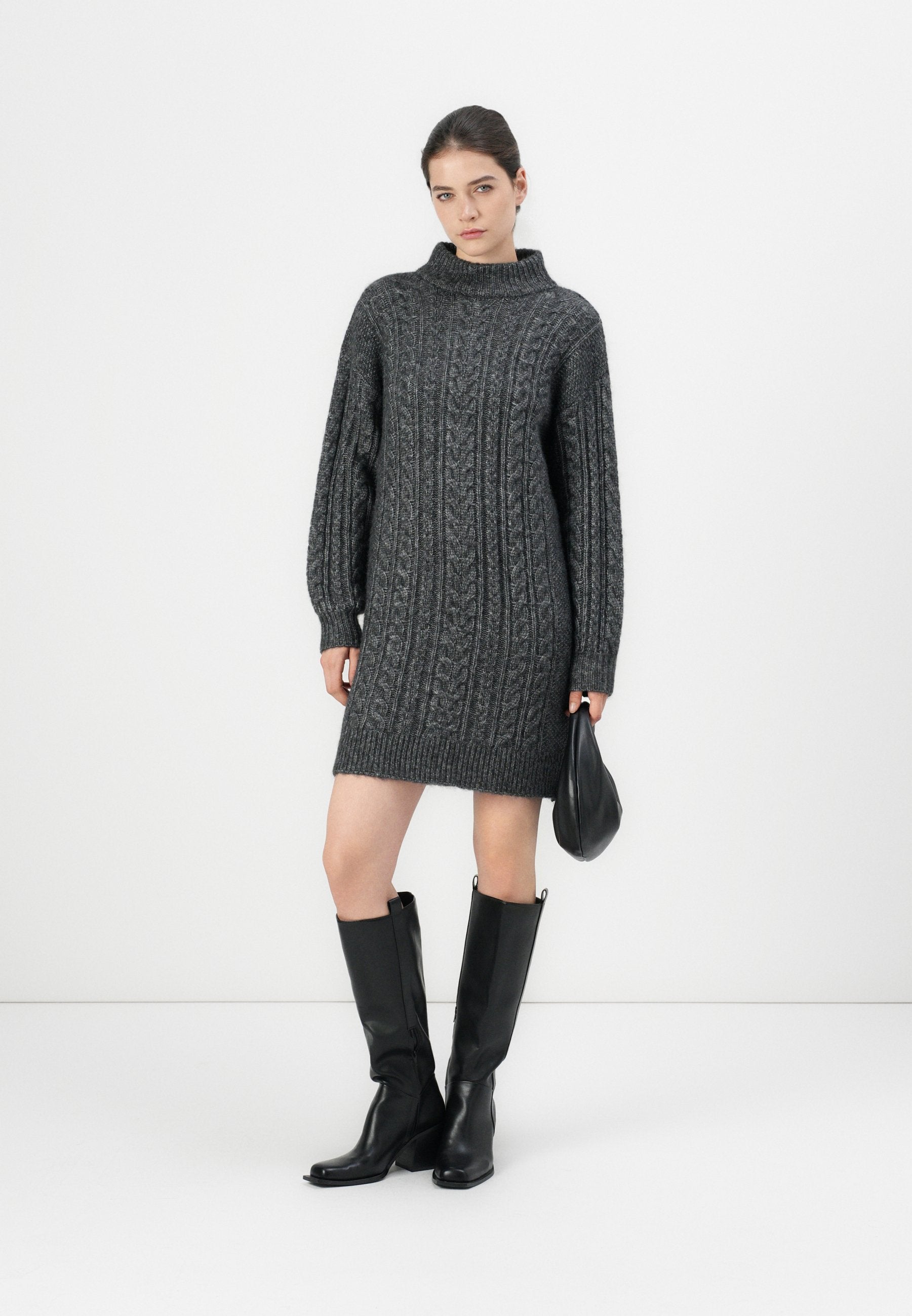 Knitted ONLIDA Short Media 2