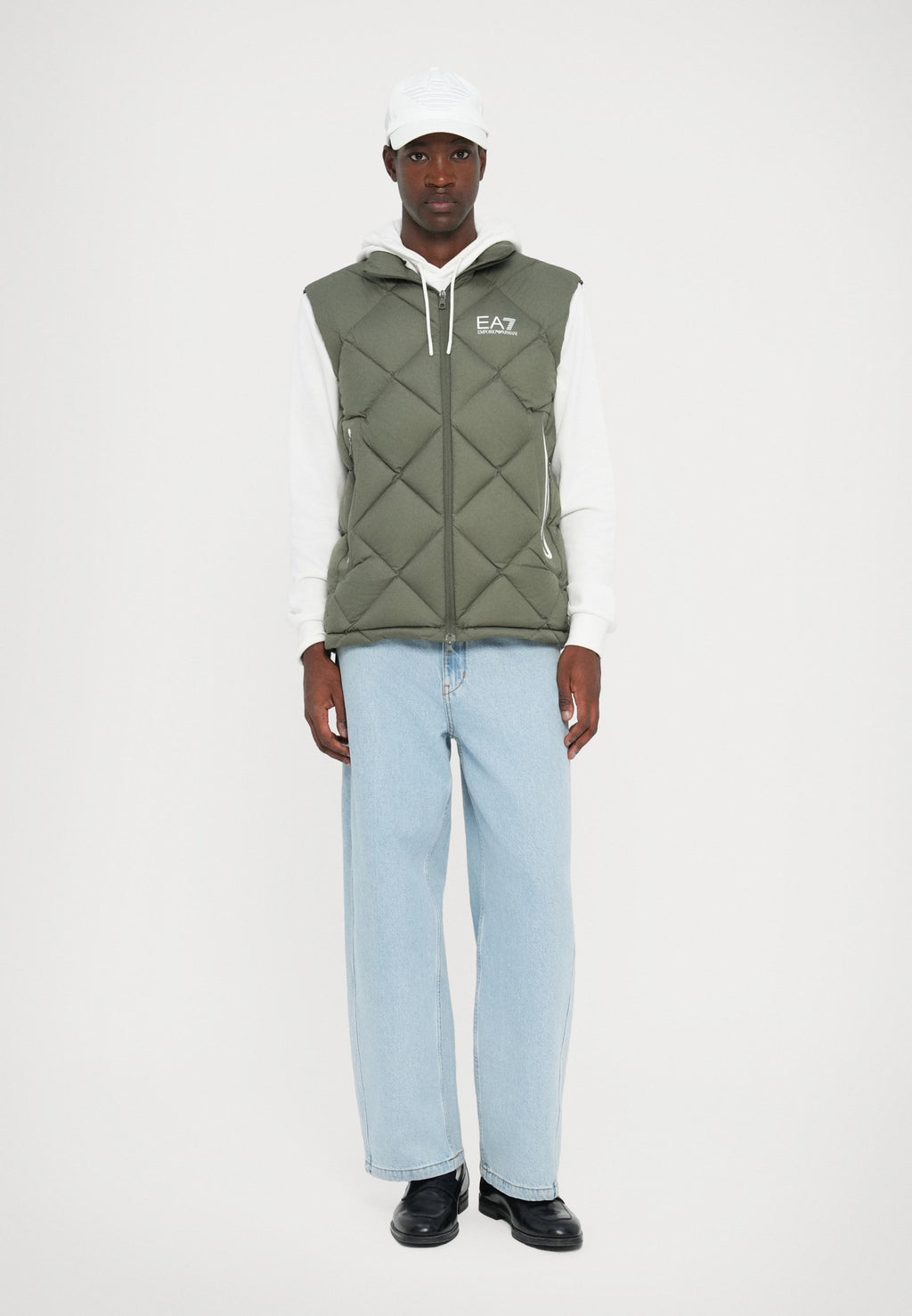 MOUNTAIN QUILTED VEST Media 2