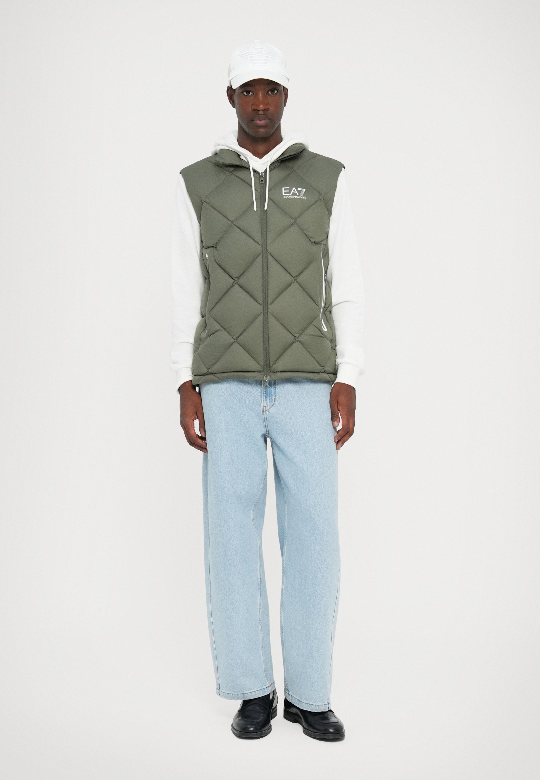 MOUNTAIN QUILTED VEST Media 2