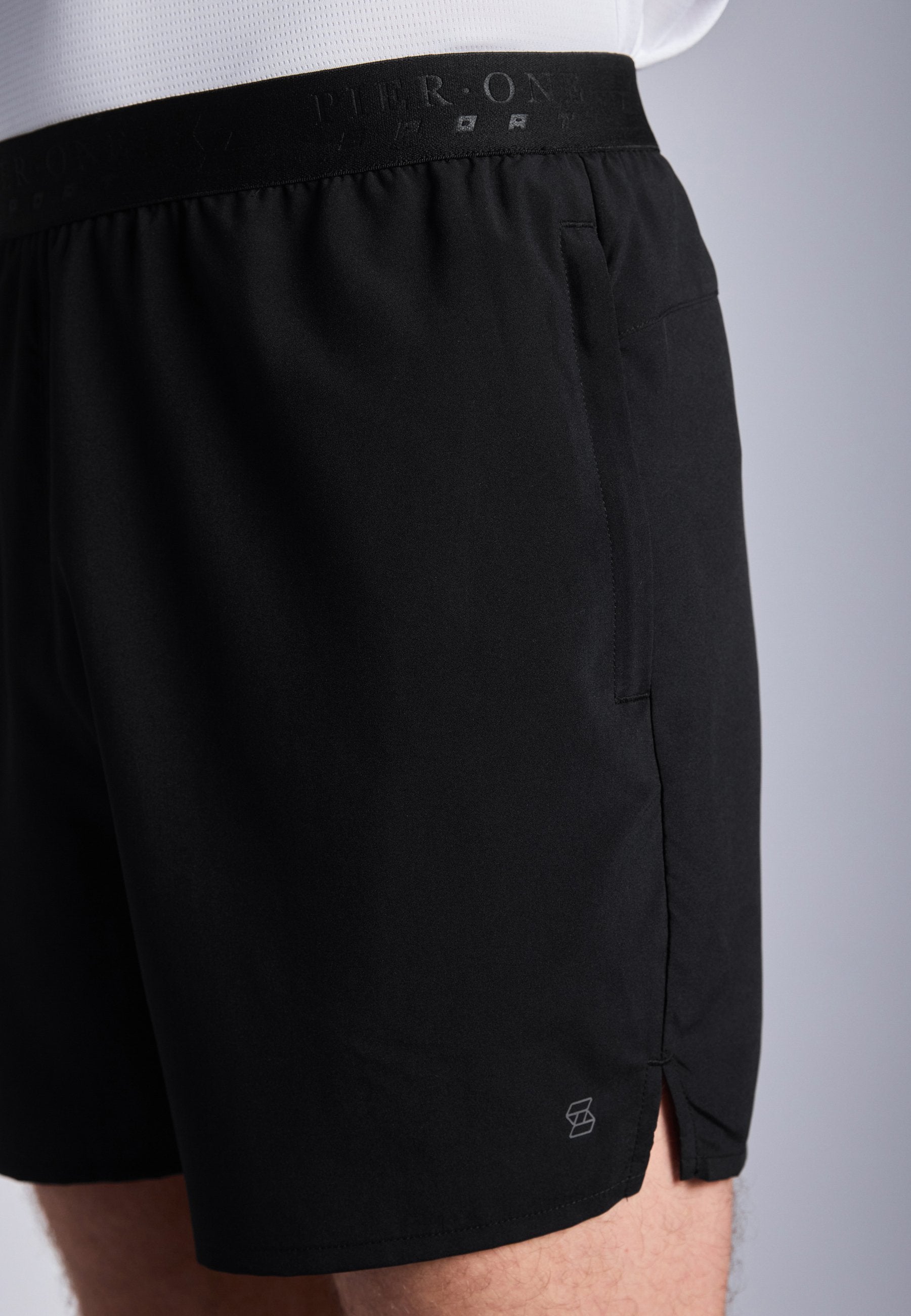 Pier One Sport REGULAR FIT SPORT SHORTS WITH LOGO WAISTBAND