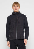 Schwarze Jacke mit strukturierter Strickkapuze und -ärmeln, gepolstertem Körper, Reißverschlusstaschen und durchgehendem Frontreißverschluss. Leichtes und sportliches Design.