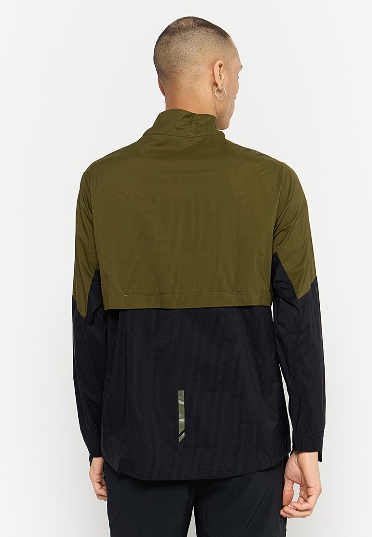 REGULAR FIT Media 2