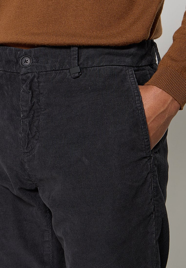 KARL LAGERFELD Chino Media 5