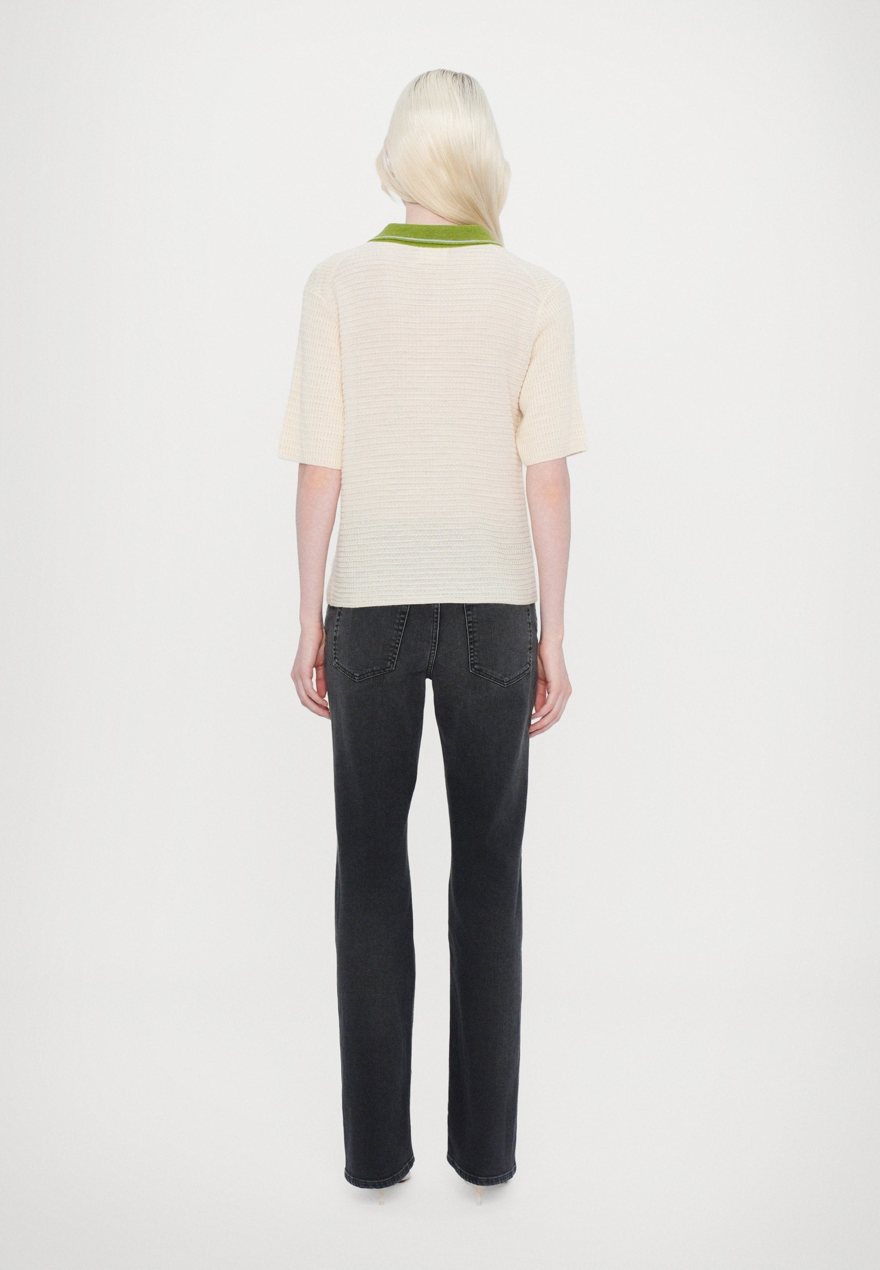 CLOSED SHORT SLEEVE