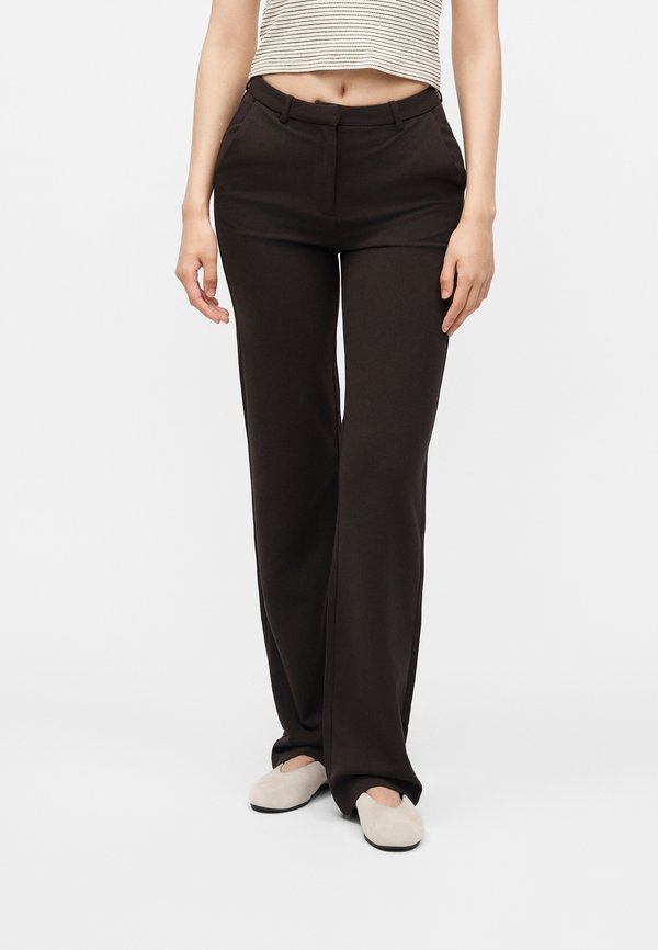 Vero Moda Tall VMZAMIRA STRAIGHT PANT - Trousers - chocolate torte