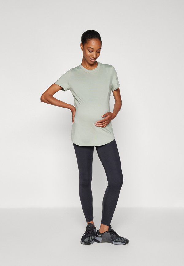 Nike Performance ONE