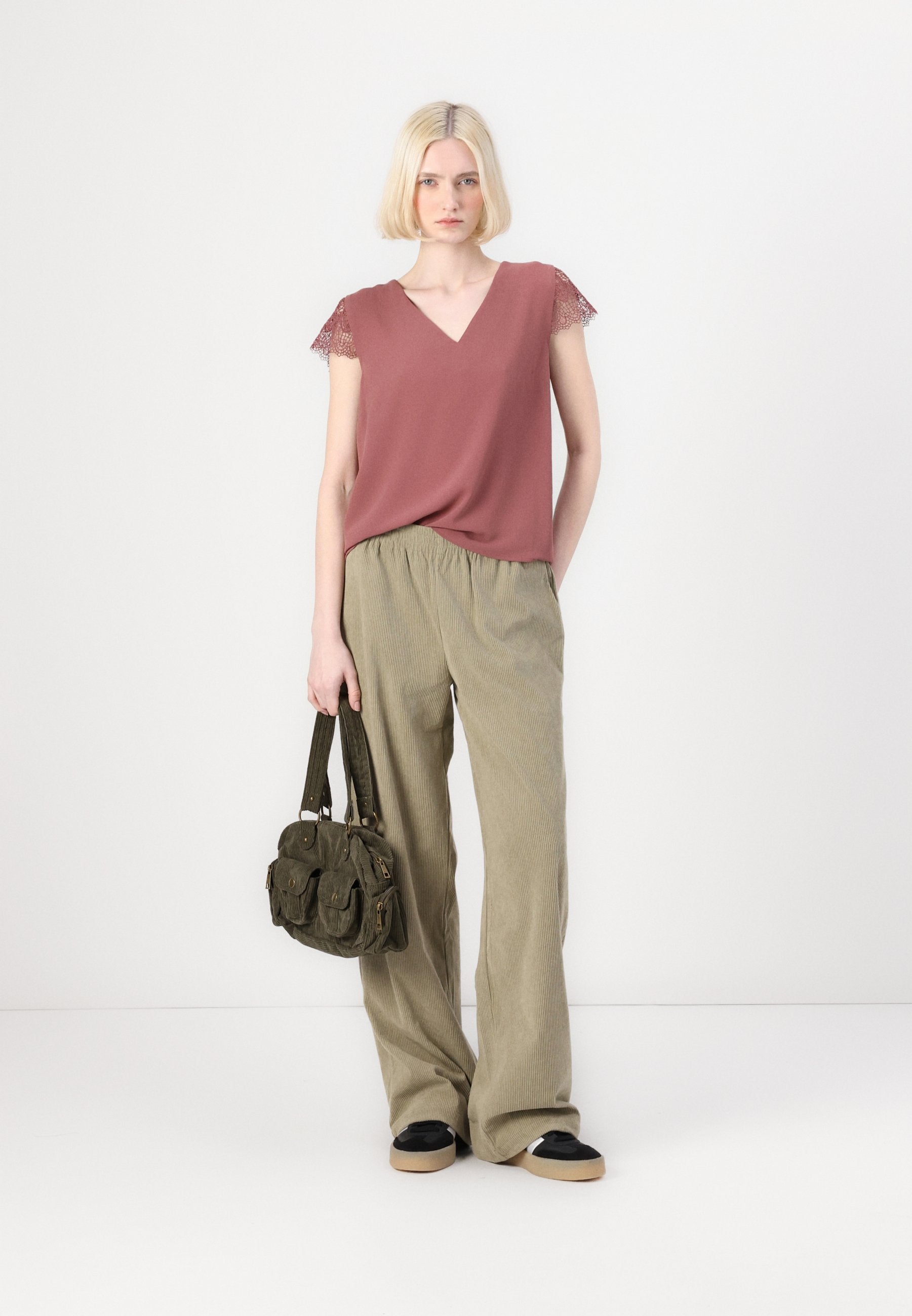 ONLLAVENDER PULL UP PANT Media 2