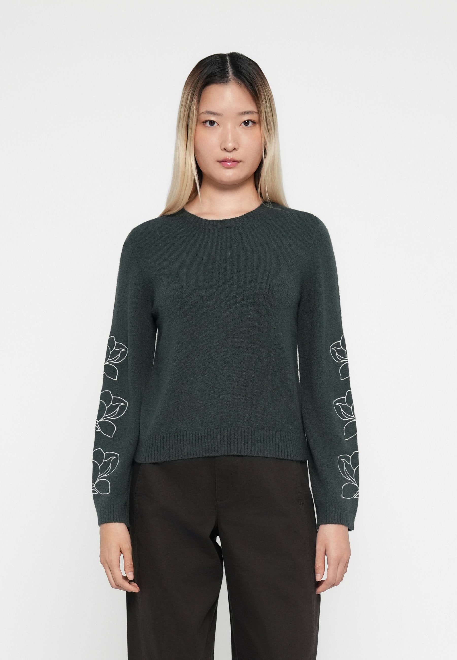 ONLY ONLATIA FLOWER O NECK