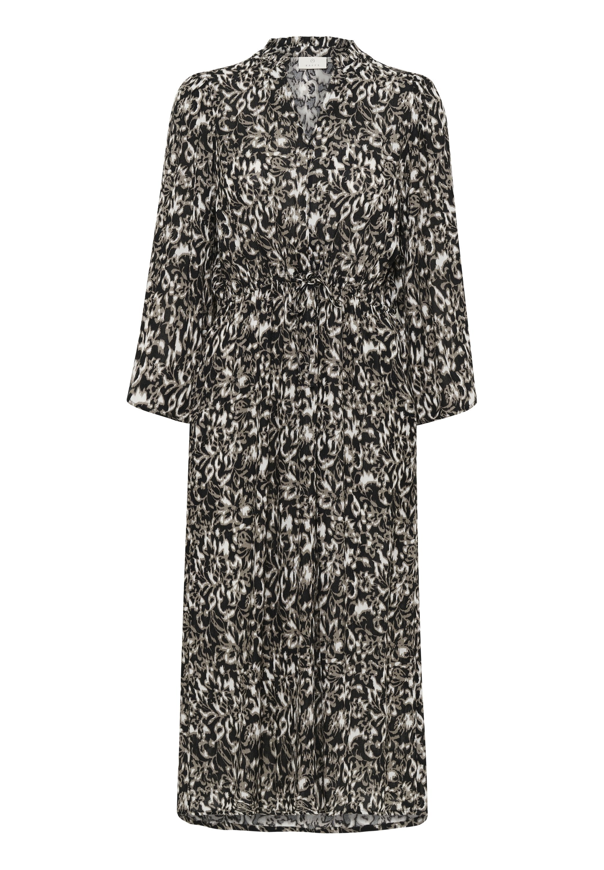Schwarz-weiß gemustertes Kleid mit langen Ärmeln, einem V-Ausschnitt und einem verstellbaren Taillengürtel; leichtes Material mit fließender Silhouette.