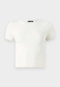 Weißes kurzärmliges T-Shirt aus einem weichen Material. Es verfügt über ein klassisches Rundhalsdesign und eine schlanke Passform ohne sichtbare Muster oder Akzente.