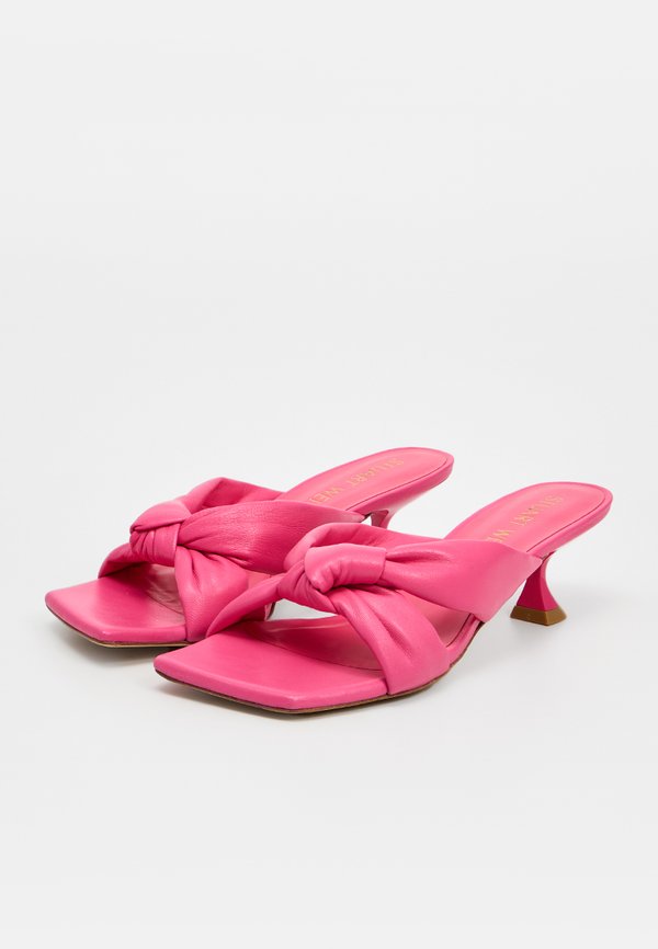 Stuart Weitzman PLAYA
