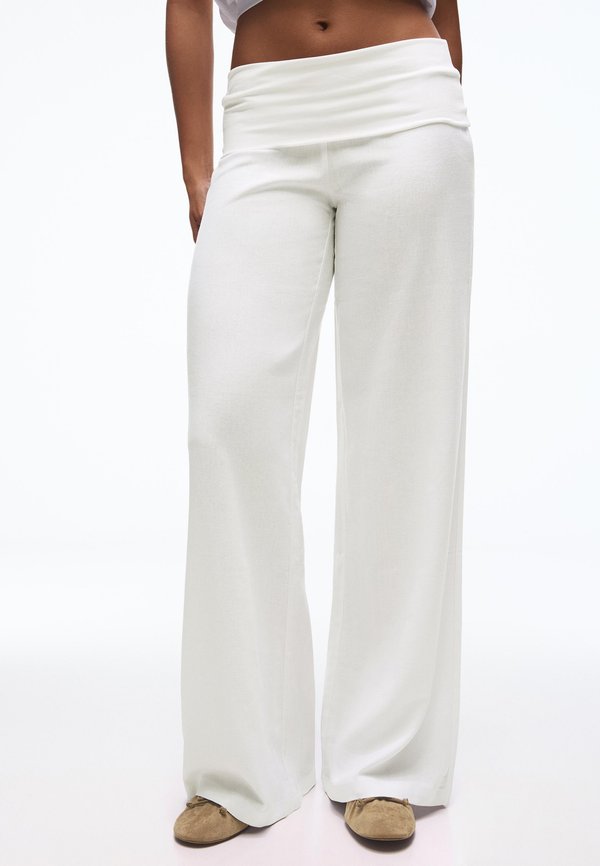 Bershka Trousers - white