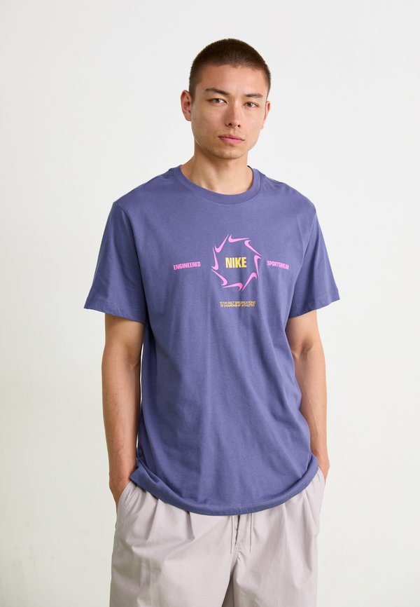 Nike Sportswear TEE - Print T-shirt - sanded purple